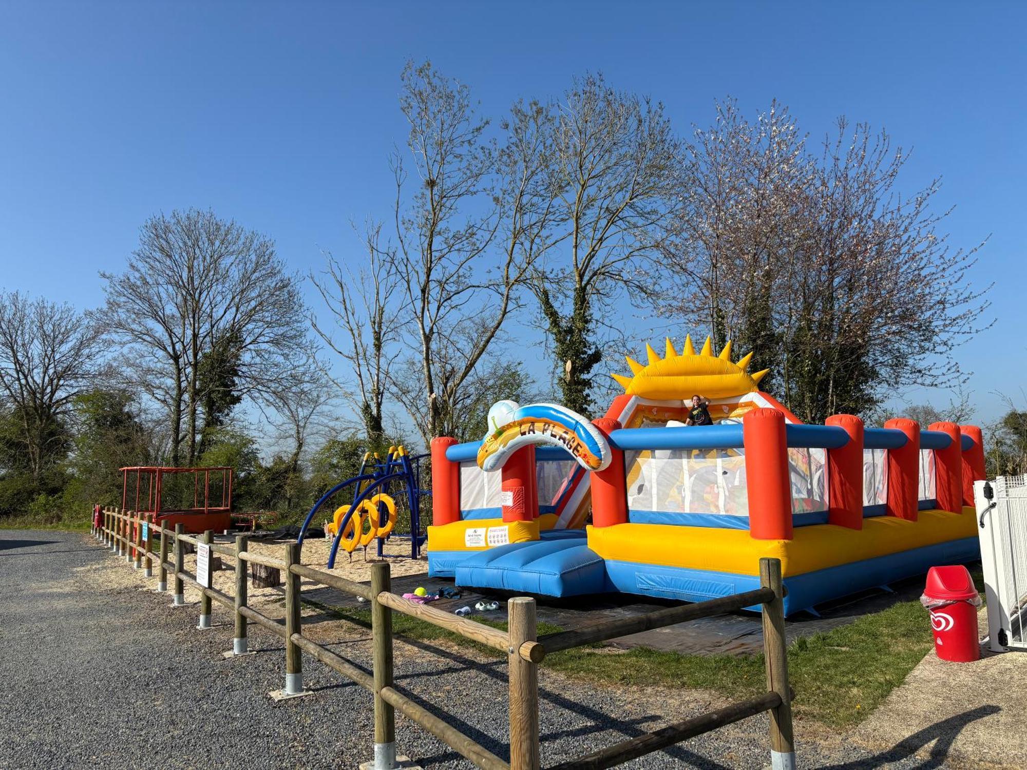 Camping Le Clos De Balleroy Ngoại thất bức ảnh